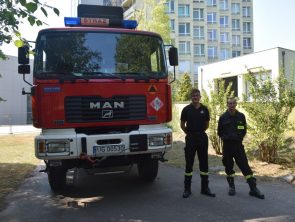 Strażacy i wóz strażacki podczas festynu biała niedziela w mundurze w szpitalu mswia w poznaniu
