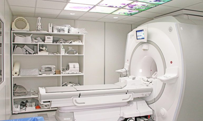 Zdjęcie przedstawia rezonans magnetyczny