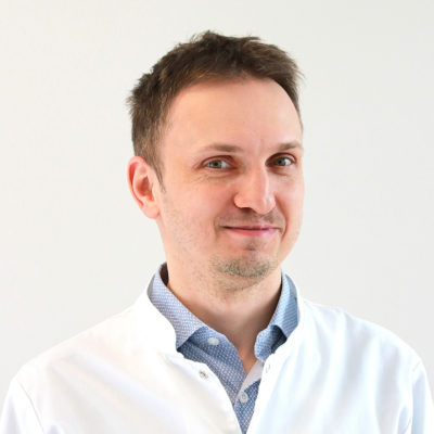 Na zdjęciu Kierownik Apteki Szpitalnej Miłosz Cackowski